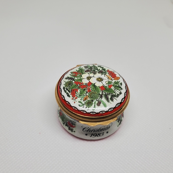 Halcyon Days Enamels Christmas 1983 trinket box.